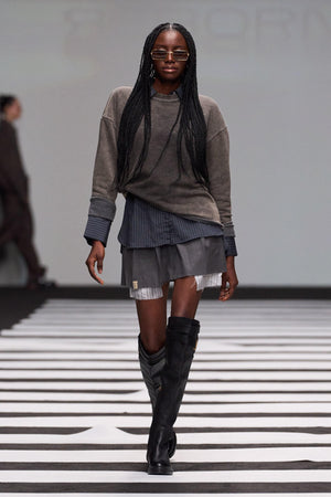 Load image into Gallery viewer, CHARCOAL PLEATED MINI SKIRT