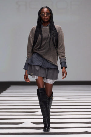Load image into Gallery viewer, CHARCOAL LONG SLEEVE SWEATER